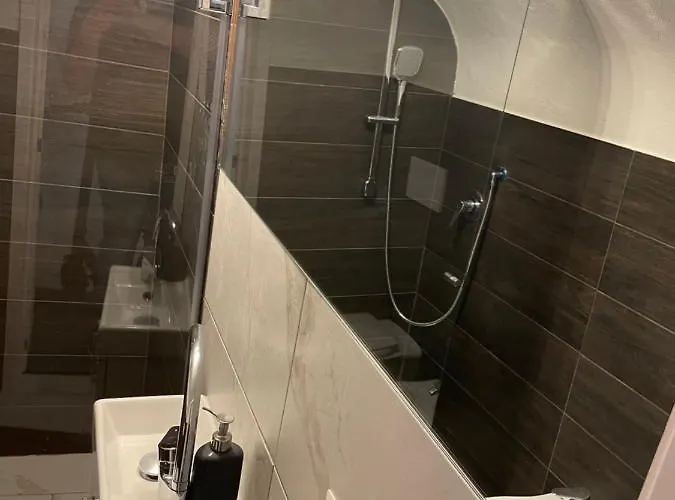 Mory&clary Cave Palese Airport בארי