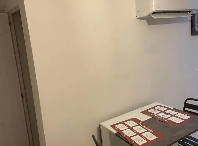 לינה וארוחת בוקר Mory&clary Cave Palese Airport בארי