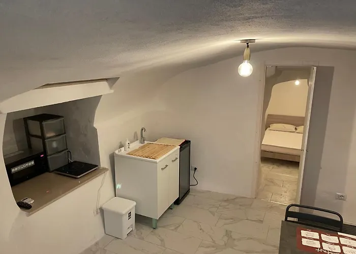 Mory&clary Cave Palese Airport * בארי